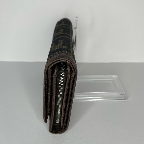SOLD Vintage Fendi Wallet - Picture 5 of 13